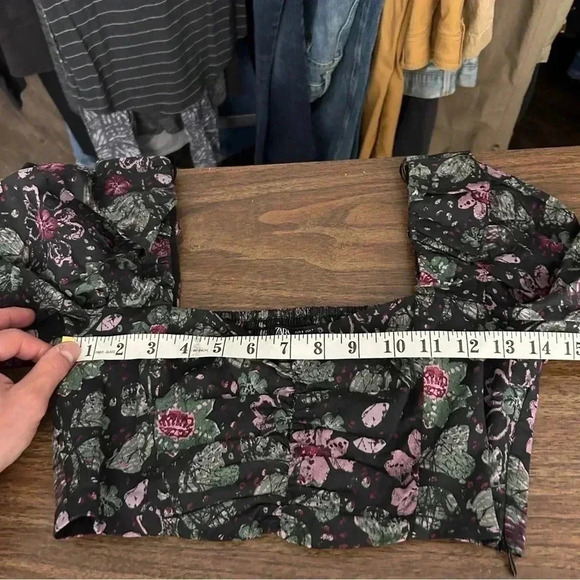 💕Zara dark  floral decor sleeve crop size small NWOT - Picture 8 of 11